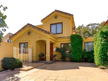 Casa en venta en La mejor casa en Condominio Cerrado (63261), Peñalolén - 4 dormitorios, 4 baños