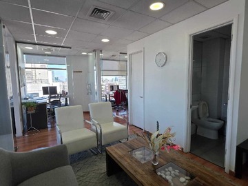 Oficina en arriendo mensual en Oficina Luminosa en Entorno Empresarial (178345), Las Condes - 3 baños