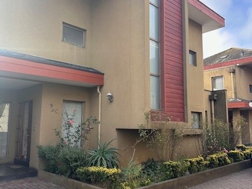 Casa en venta en Casa en lomas de san sebatián, Concepción - 6 dormitorios, 5 baños