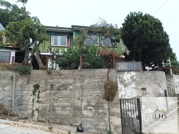 Casa en venta en Avenida Primavera, Valparaíso - 7 dormitorios, 2 baños