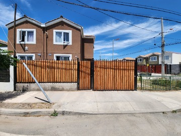 Casa en arriendo mensual en Excelente Casa Esquina en Arriendo - Sector Umbrales de Buin - 3 dormitorios, 2 baños