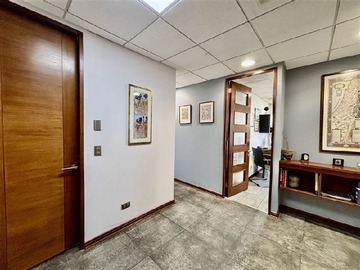Oficina en venta en Las Tranqueras/Las Condes, Las Condes - 3 dormitorios, 2 baños