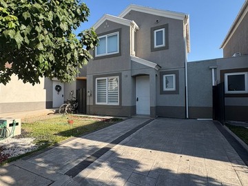 Casa en arriendo mensual en Juan de Dios Malebran 3749, Puente Alto - 3 dormitorios, 2 baños