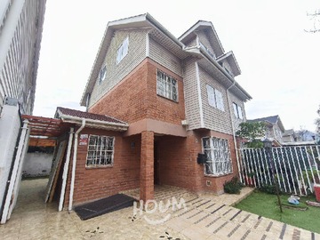 Casa en arriendo mensual en Avenida Jorge Ross Ossa, Puente Alto - 5 dormitorios, 3 baños