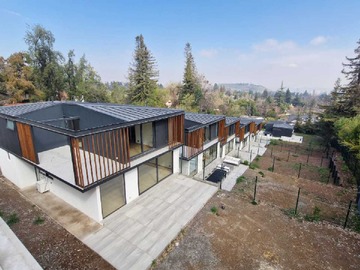 Casa en venta en Estilo Moderno y Amplios Espacios (178629), Las Condes - 4 dormitorios, 3 baños