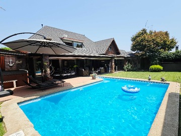 Casa en venta en Amplia Casa Familiar Las Pircas con Piscina (175100), Peñalolén - 6 dormitorios, 5 baños