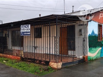 Casa en venta en A pasos de Mall Curicó, Curicó - 4 dormitorios, 2 baños