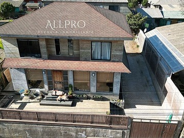 Casa en venta en En venta en pichilemu oportunidad única: casa + 3 cabañas, Pichilemu - 4 dormitorios, 1 baño