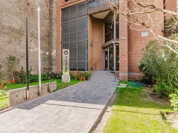 Local Comercial en venta en Edificio de uso mitxo | cercano a metro moneda, Santiago - 9 baños
