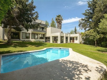Casa en venta en Preciosa/ excelente ubicación/ espectaculares terminaciones, Lo Barnechea - 5 dormitorios, 5 baños