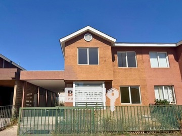 Casa en venta en Av. La montaña Sur 4149, Lampa - 3 dormitorios, 3 baños