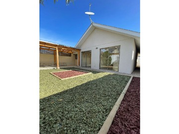 Casa en venta en Los Nogales, Colina - 3 dormitorios, 2 baños