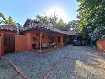 Casa en venta en Simon bolivar, La Reina - 5 dormitorios, 4 baños