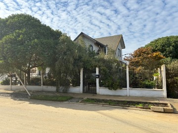 Casa en venta en Tranque viejo n° 1280 y calle andina n°1596, Algarrobo - 4 dormitorios, 3 baños