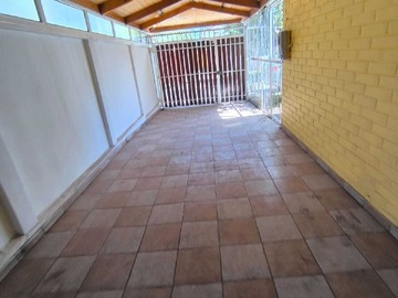 Casa en arriendo mensual en Se arrienda casa 3D-2B-2E-1B, Puente Alto (161028), Puente Alto - 3 dormitorios, 2 baños