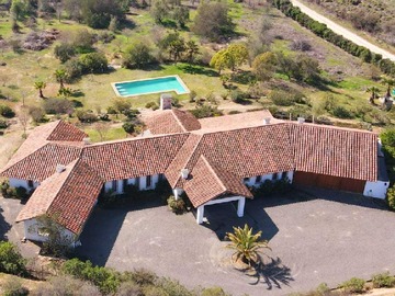 Terreno en venta en Espectacular casa familiar de campo (79652), Olmué - 5 dormitorios, 5 baños