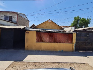 Casa en venta en Blas Vial 8656, La Cisterna, Región Metropolitana de Santiago 7970000, Chile, La Cisterna - 4 dormitorios, 1 baño