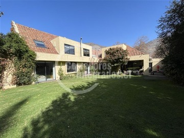 Casa en venta en Los trapenses - golf de manquehue, Lo Barnechea - 6 dormitorios, 4 baños