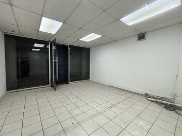 Local Comercial en arriendo mensual en Nataniel con Diez de Julio, Santiago - 3 baños