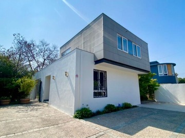 Casa en venta en Ginebra casi esquina Diego de Almagro, Providencia - 4 dormitorios, 4 baños