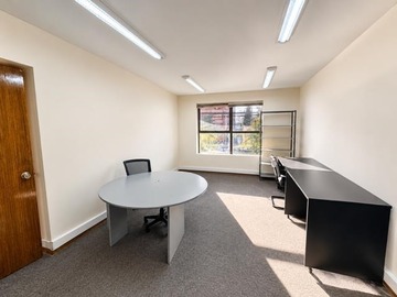 Oficina en venta en Metro Escuela Militar y Metro Alcantara, Las Condes - 2 dormitorios, 2 baños