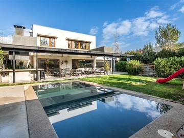 Casa en venta en Las calas, Colina - 5 dormitorios, 3 baños