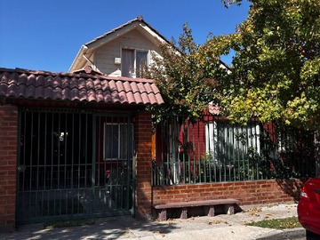 Casa en venta en Amplia Casa Psje Micro Barrio Cerro el Paraguas, Larapinta Lampa - 3 dormitorios, 2 baños