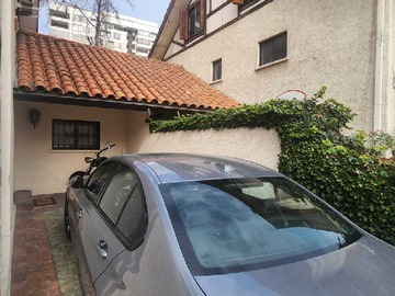 Casa en venta en Linda casa muy bien ubicada con piscina (167350), Vitacura - 5 dormitorios, 3 baños