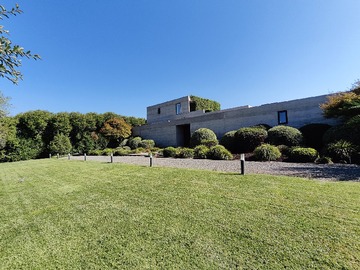 Casa en venta en El algarrobo con avenida chicureo, Colina - 5 dormitorios, 5 baños