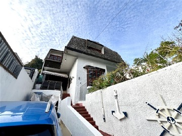 Casa en venta en Las lomas, Las Condes - 5 dormitorios, 4 baños