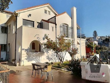 Casa en venta en Diego Portales, Viña del Mar - 5 dormitorios, 6 baños