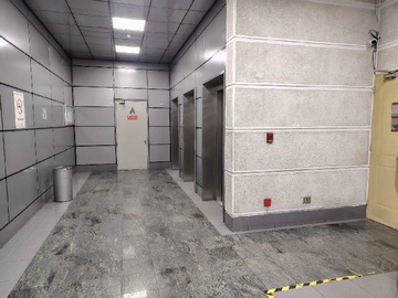 Oficina en venta en Oficina, dos privados mas estacionamiento (170469), Santiago - 1 baño