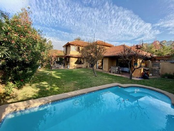 Casa en venta en Laguna de lo Barnechea, Lo Barnechea - 6 dormitorios, 5 baños