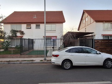 Casa en venta en Hermosa Casa 4D+3B+Logia y Estacionamientos (94977), Padre Hurtado - 4 dormitorios, 3 baños