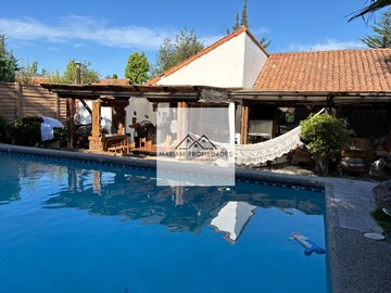 Casa en venta en Alvaro casanova poniente 4241, Peñalolén - 5 dormitorios, 5 baños