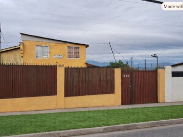 Casa en venta en A Pasos de la Playa en Un Sector Seguro y Tranquilo de Quintero. - 5 dormitorios, 3 baños