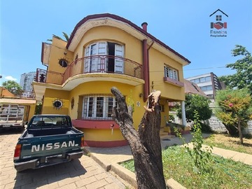 Casa en venta en Diagonal oriente con irarrazaval, Ñuñoa - 4 dormitorios, 2 baños