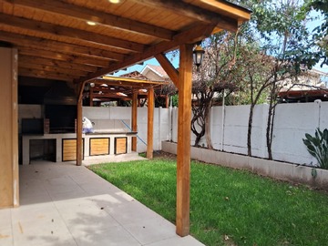 Casa en arriendo mensual en Barrio Portezuelo, Colina - 3 dormitorios, 3 baños