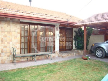 Casa en venta en Santa Amalia / Vicucña Mackenna, La Florida - 4 dormitorios, 2 baños