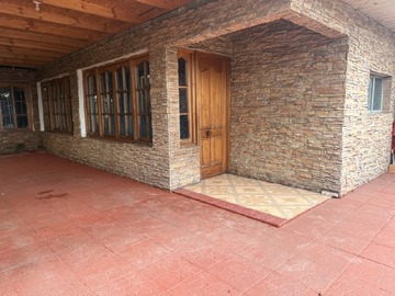 Casa en arriendo mensual en Población aguas negras, Curicó - 3 dormitorios, 2 baños