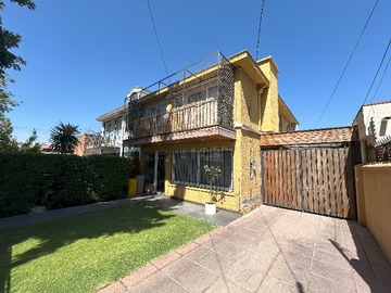 Casa en venta en Excelente Casa pareada 6D 4B con 171 m2 (79677), Las Condes - 6 dormitorios, 4 baños