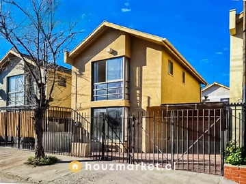 Casa en venta en Se vende casa dos pisos 3 dormitorios, Maipú - 3 dormitorios, 3 baños