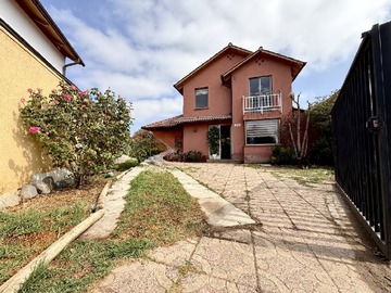 Casa en venta en Ciudad de los valles, Pudahuel - 4 dormitorios, 3 baños