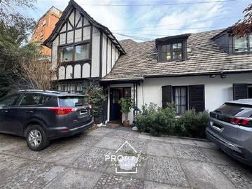 Casa en arriendo mensual en Entre Apoquindo y San Francisco de Asis, Las Condes - 4 dormitorios, 3 baños