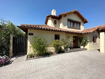 Casa en venta en Se Vende Hermosa Casa Estilo Chilena - 3 dormitorios, 3 baños