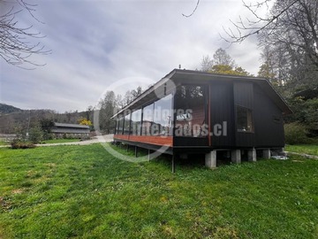 Parcela en venta en Parcela de 6.110m2 mas casa de 140m2, Galpon de 100m2, Jardines de 500m2, Lanco - 3 dormitorios, 2 baños