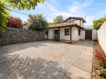 Casa en venta en Alto las Condes, Las Condes - 5 dormitorios, 3 baños