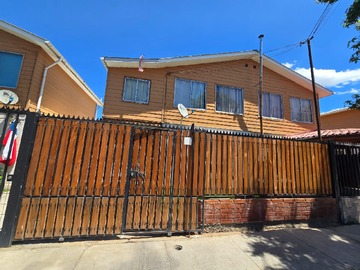 Casa en venta en Amplia Casa Calle Llaima Prados del Sol, Lampa - 5 dormitorios, 1 baño