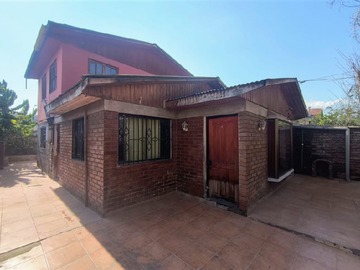 Casa en venta en Calle Hermano Martín Panero 4724, Macul - 5 dormitorios, 2 baños