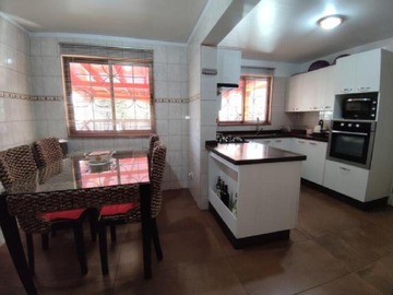 Casa en venta en Altos de la arboleada (74006), Peñalolén - 4 dormitorios, 3 baños